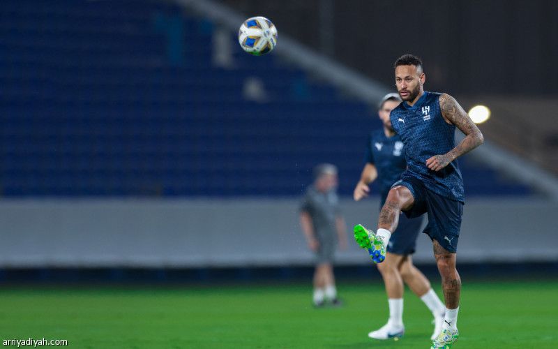 العويس ونيمار أساسيان.. و3 مبعدون