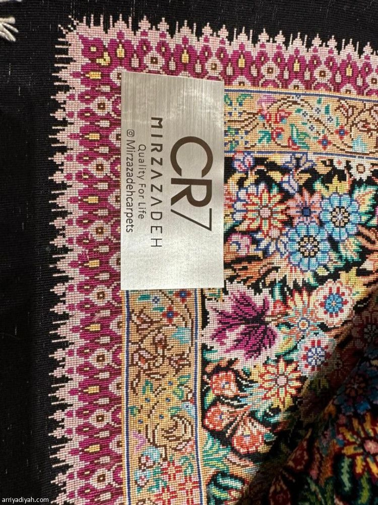 الإيرانيون يستقبلون رونالدو وماني بـ«السجاد الفاخر»