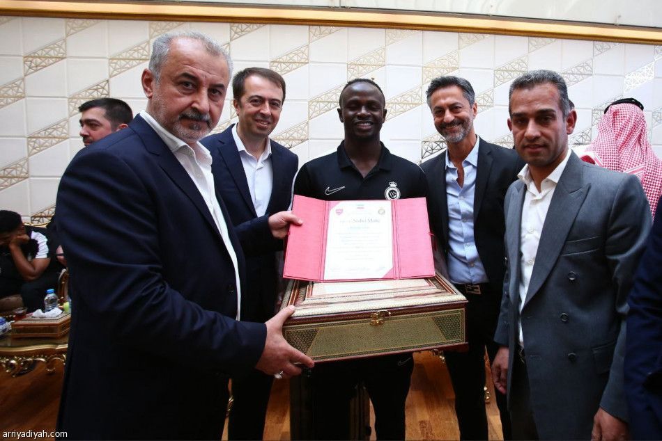 النصر يصل طهران وسط استقبال تاريخي