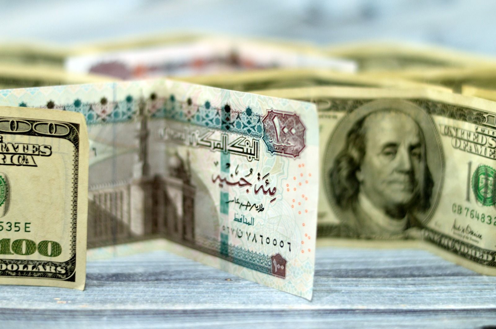 استقرار سعر الدولار اليوم مقابل الجنيه المصري وتراجع سعر اليورو في السوقين الرسمي والسوداء