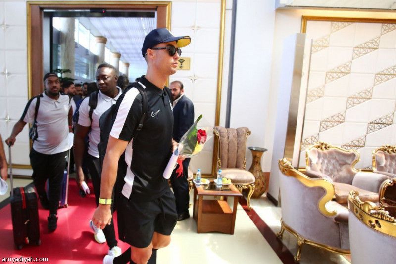 النصر يصل طهران وسط استقبال تاريخي