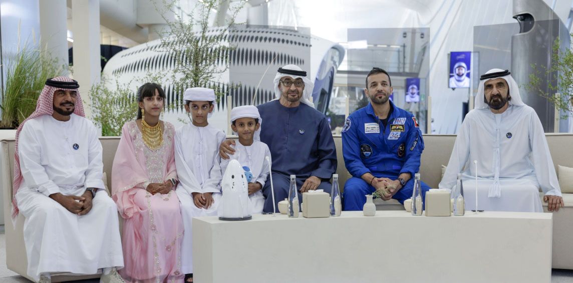 محمد بن زايد ومحمد بن راشد: فرحة وطن ونقطة مضيئة في رحلة الإمارات بالاستثمار في الإنسان