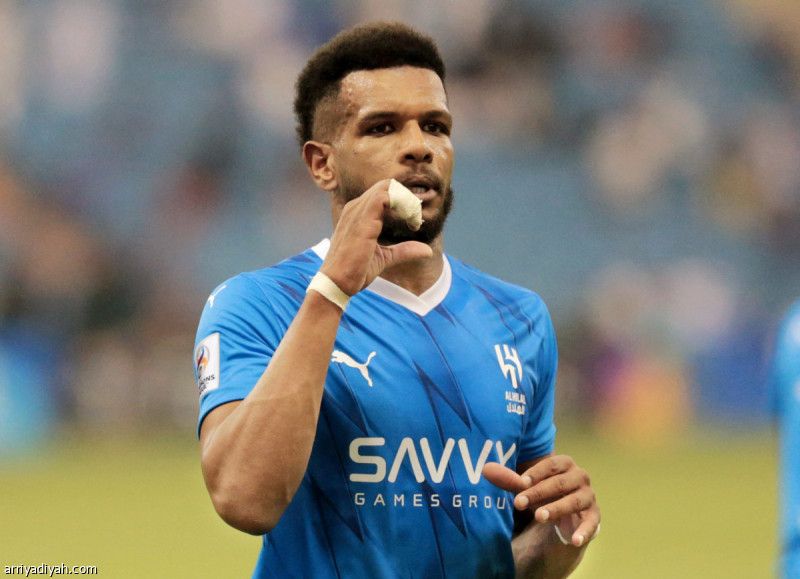 الزعيم يترنح.. ويرفض السقوط