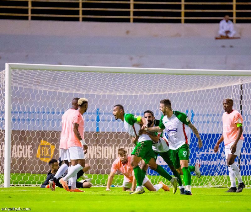 الخلود يعيد العربي إلى الثاني