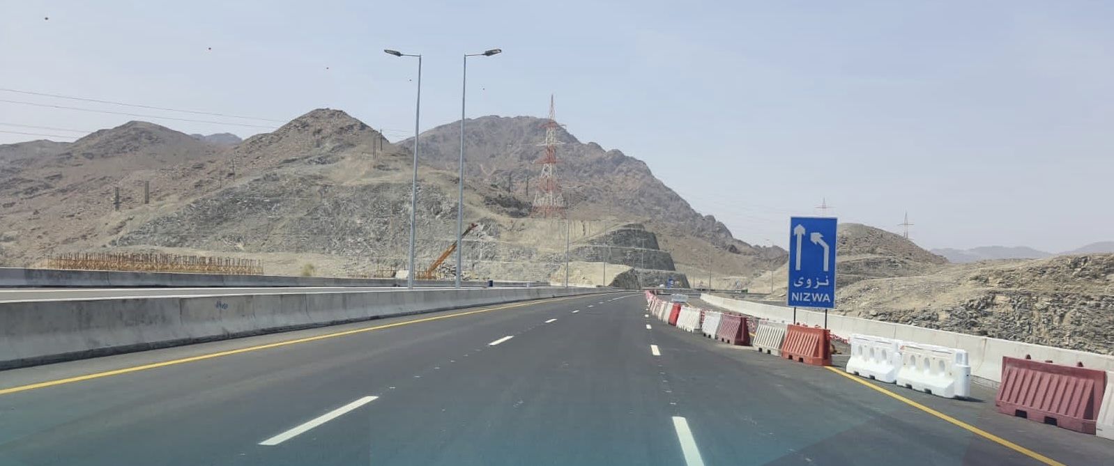 النقل والاتصالات تنبه : فتح تحويلة مرورية على طريق الرسيل بدبد