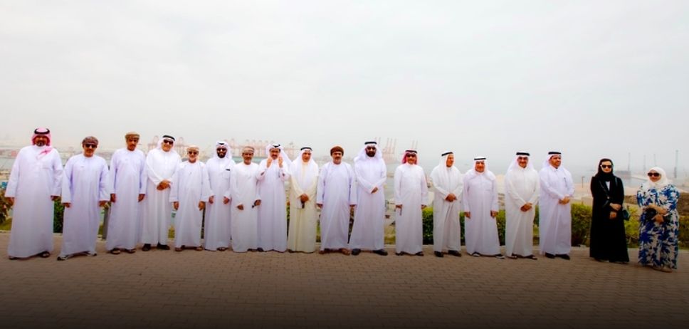 للاطلاع على الخدمات .. أعضاء الهيئة الاستشارية لدول مجلس التعاون يزورون ميناء صلالة