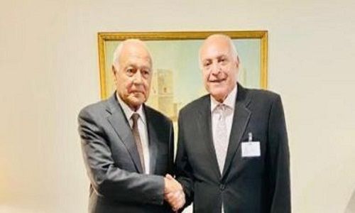 أبو الغيط يلتقي وزير خارجية الجزائر أحمد عطاف