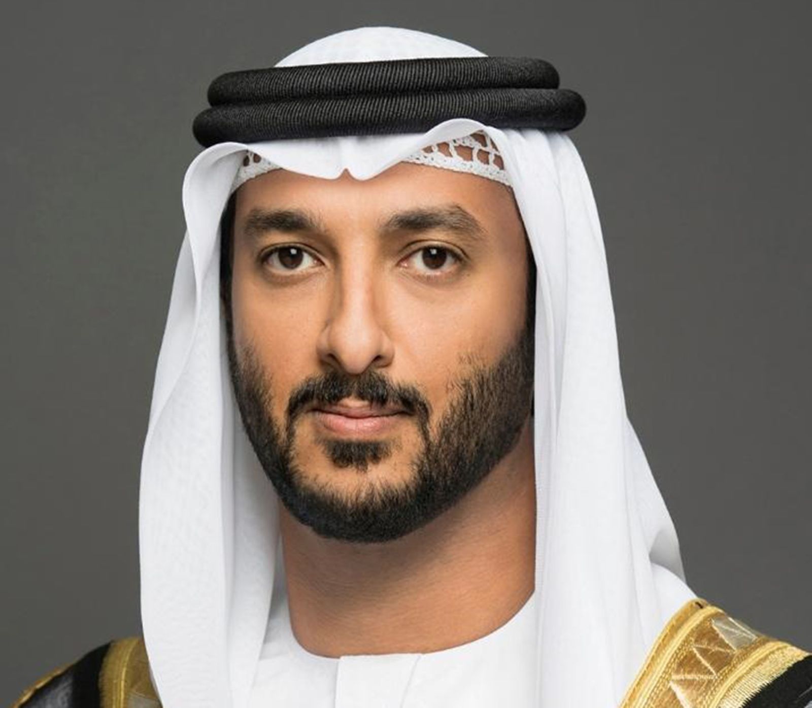 بن طوق يترأس وفداً في زيارة إلى فرنسا لتنمية شراكات الاقتصاد الجديد