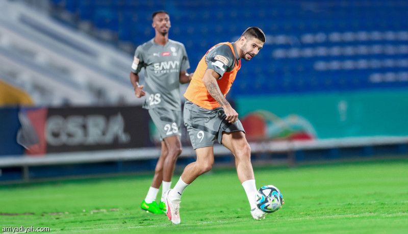 خيسوس يبعد ميشيل والبليهي