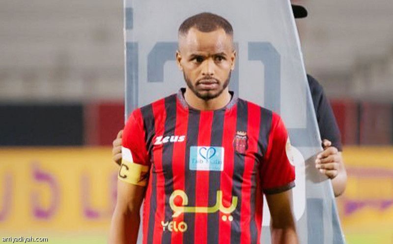 10 أيام تبعد مدافعي الرياض