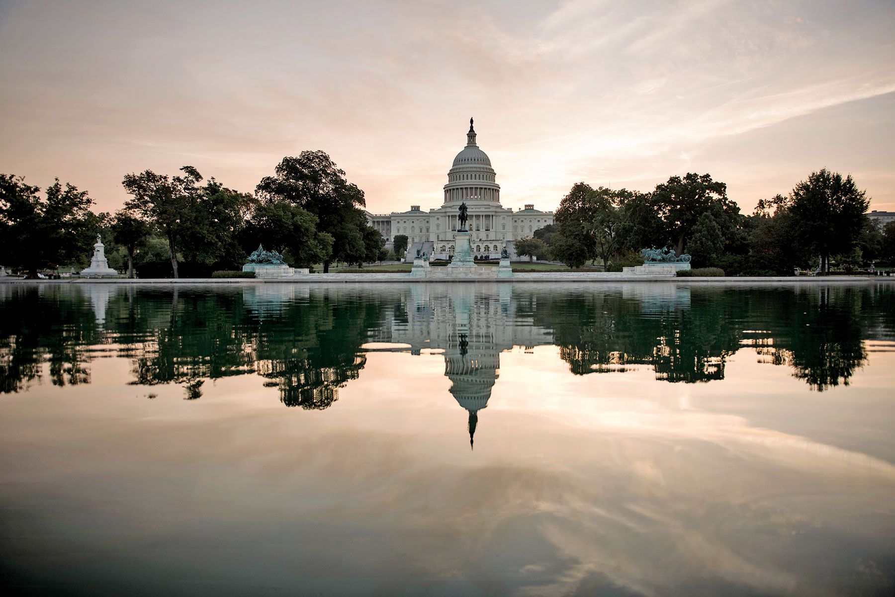 بدء العد التنازلي لتجنب «إغلاق» مؤسسات أمريكية فيدرالية