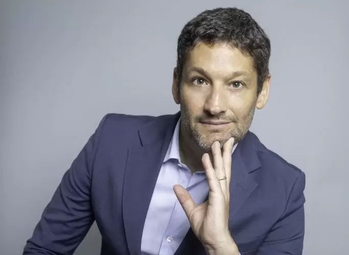 ما الدور الذي تلعبه الشركات في تأمين بدائل أفضل للمنتجات التقليدية؟