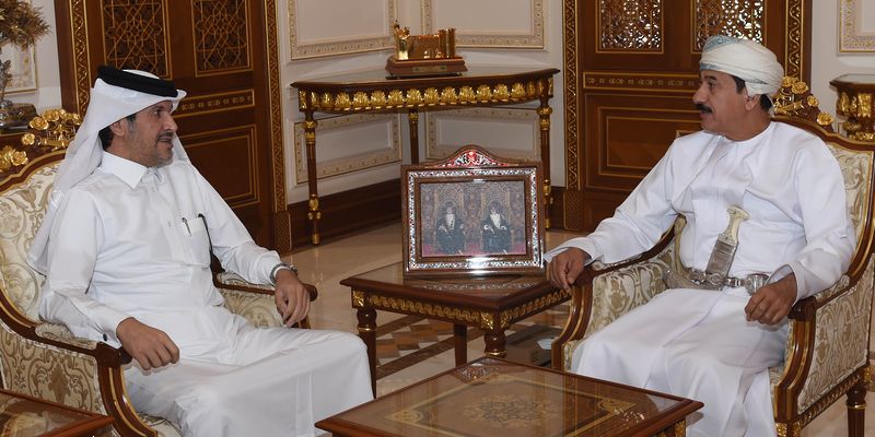 وزير المكتب السلطاني يستقبل سفيري قطر واليمن