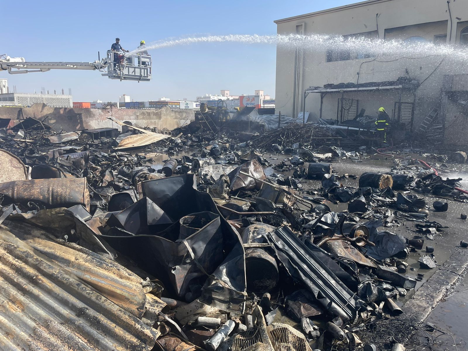 نشوب حريق في ورشة صناعية .. والدفاع المدني يستجيب