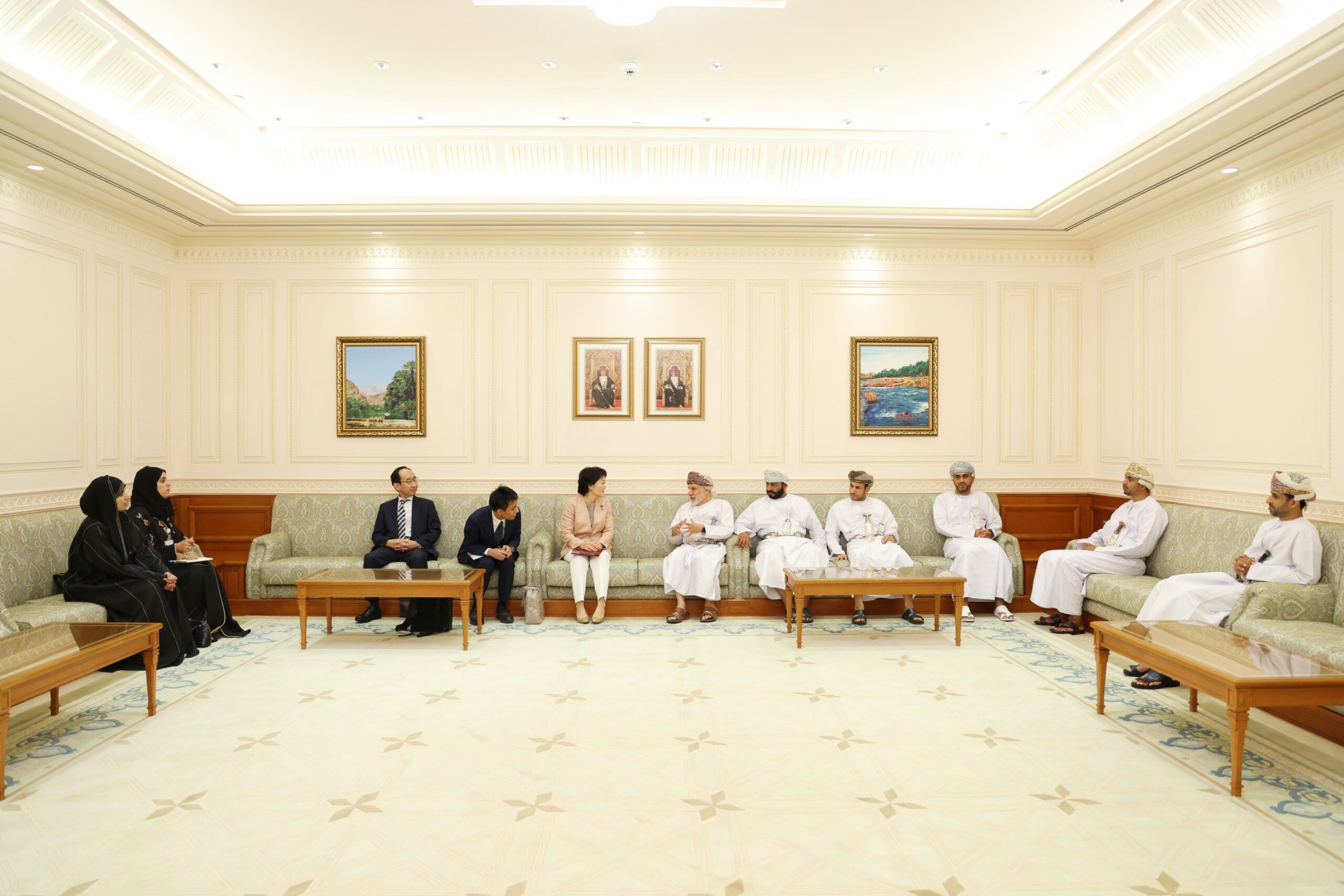 مجلس الدولة يستقبل الأمينة العامة لرابطة الصداقة اليابانية العُمانية