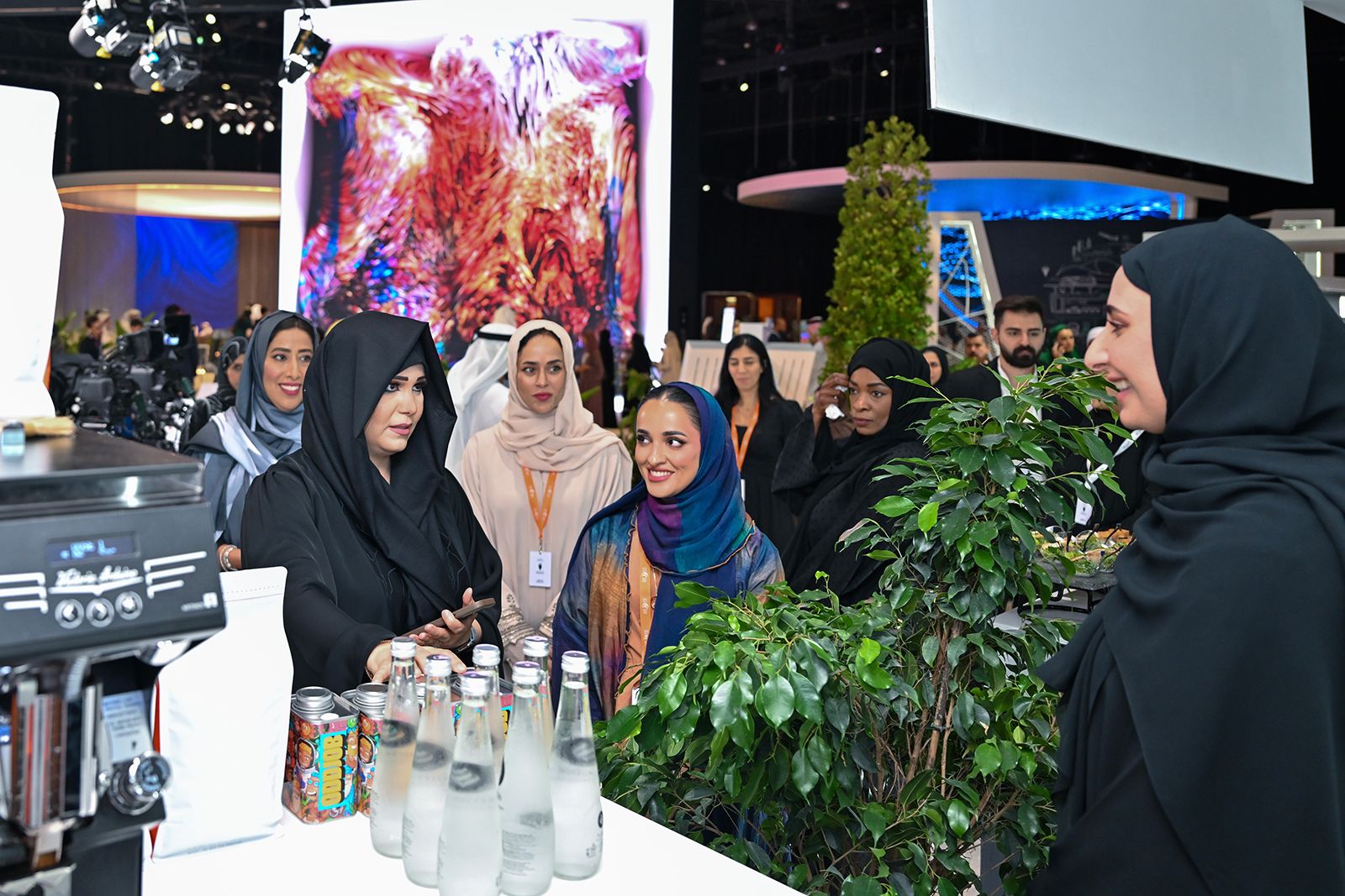 لطيفة بنت محمد تتفقد الممشى الإعلامي في منتدى الإعلام العربي