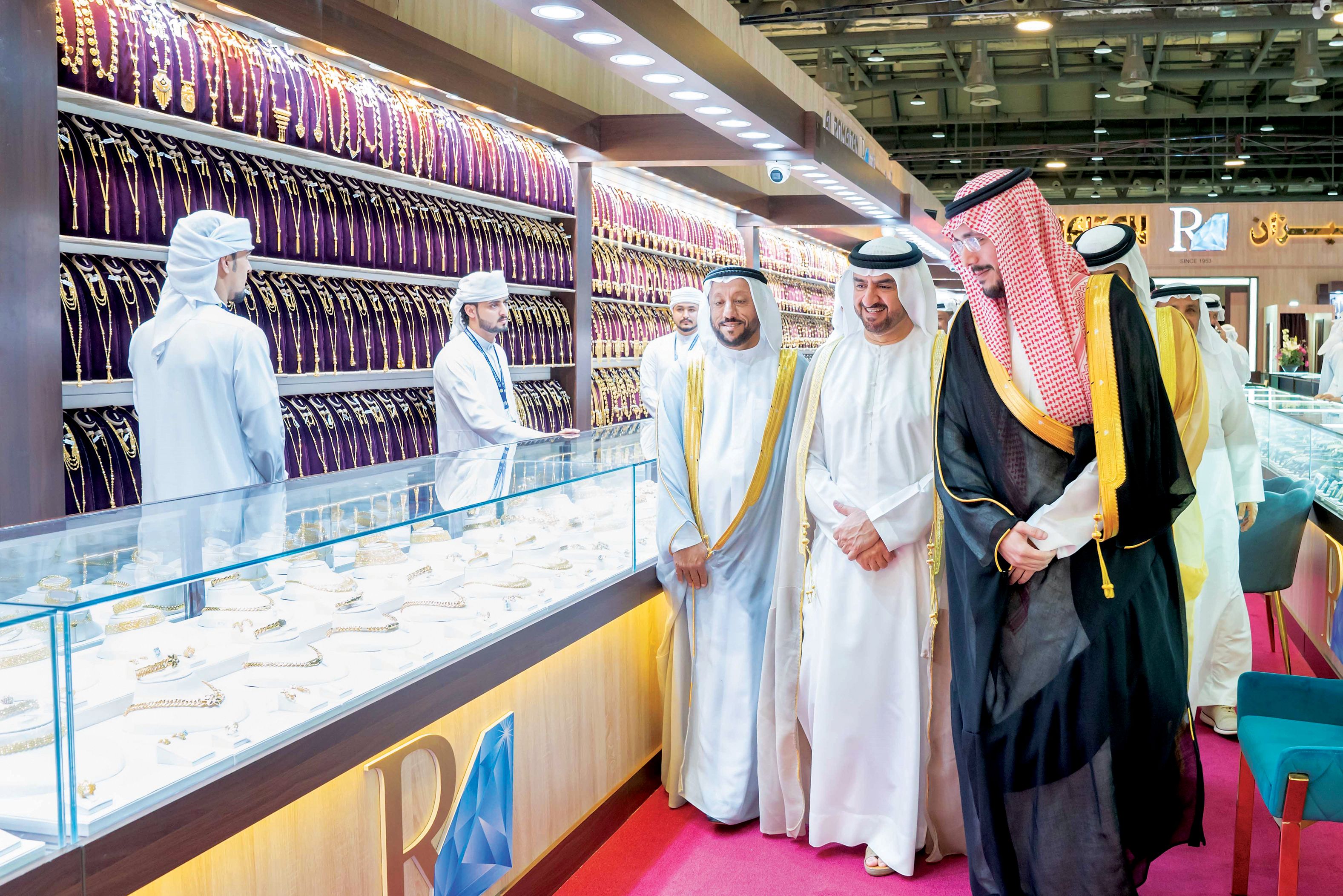 عبدالله القاسمي يفتتح «معرض الساعات والمجوهرات» بإكسبو الشارقة