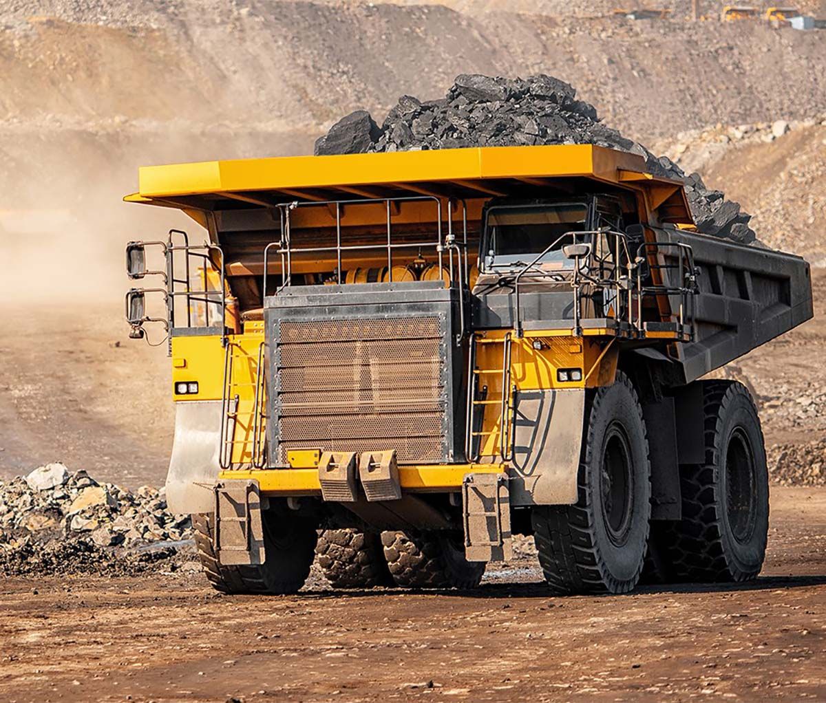 العراق تؤكد سعيها لتعزيز التعاون مع الإمارات في قطاع التعدين