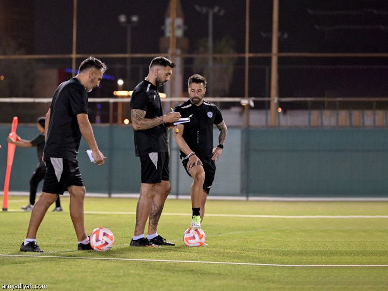 رباعية الوسط تغري براون