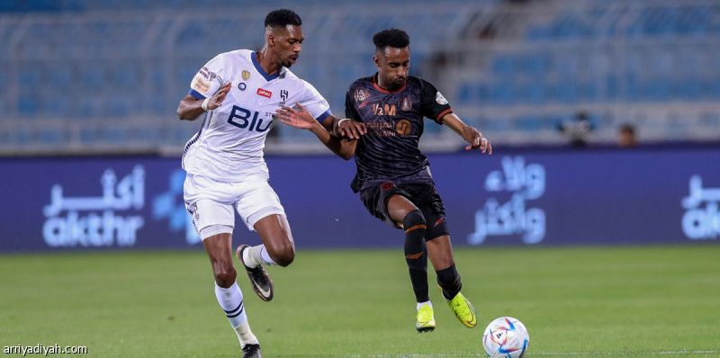 قبل قمة «الثامنة».. الهلال يتسلح بالأرقام والشباب ينتظر تقريرا