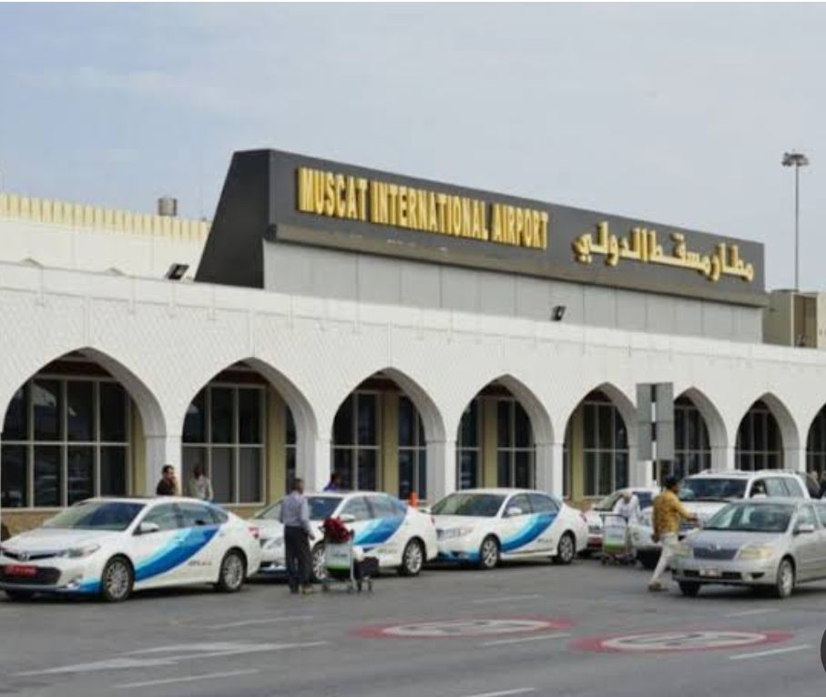 توضيح بشأن عمل سيارات الأجرة بالعمل بمطار مسقط