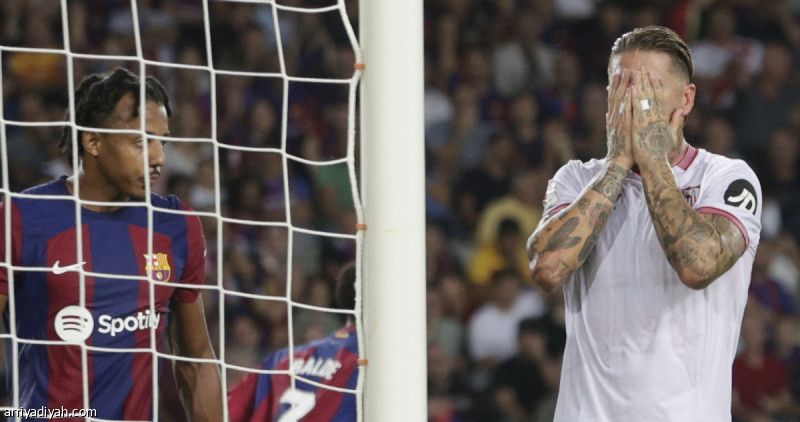 مدربا برشلونة وإشبيلية يدافعان عن راموس