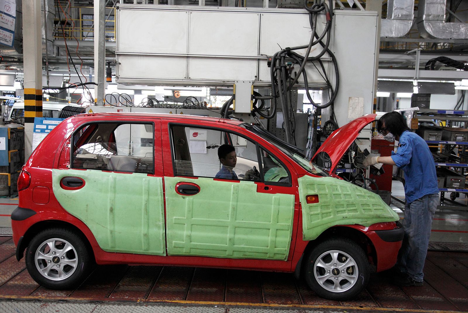 نمو النشاط الصناعي في الصين للمرة الأولى منذ مارس