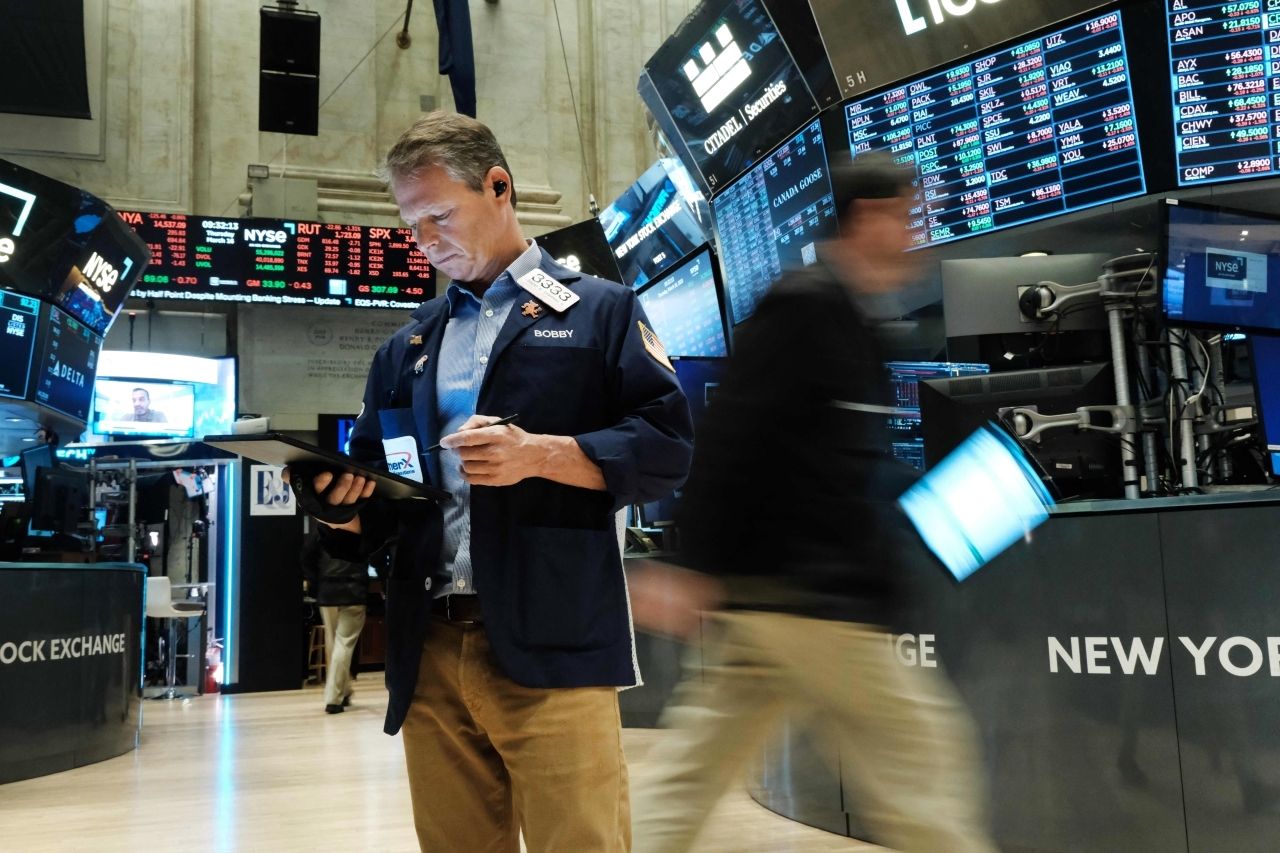 نفقات الاستهلاك الشخصي تصعد بـ«وول ستريت»