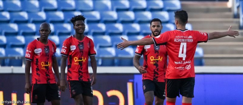 الرياض يعوض غياب 5 جولات بنقاط أبها