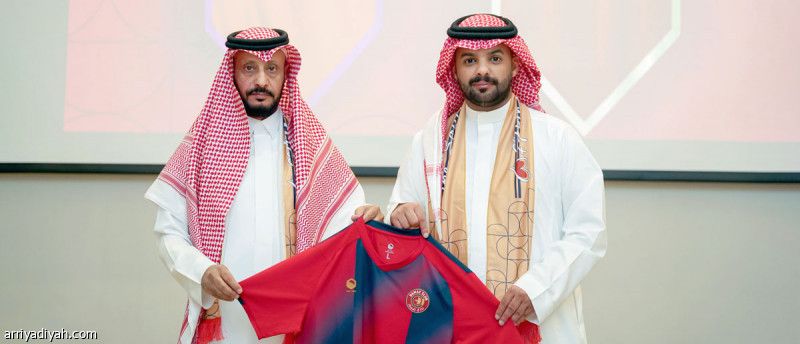 ضمك يوقّع 10 عقود