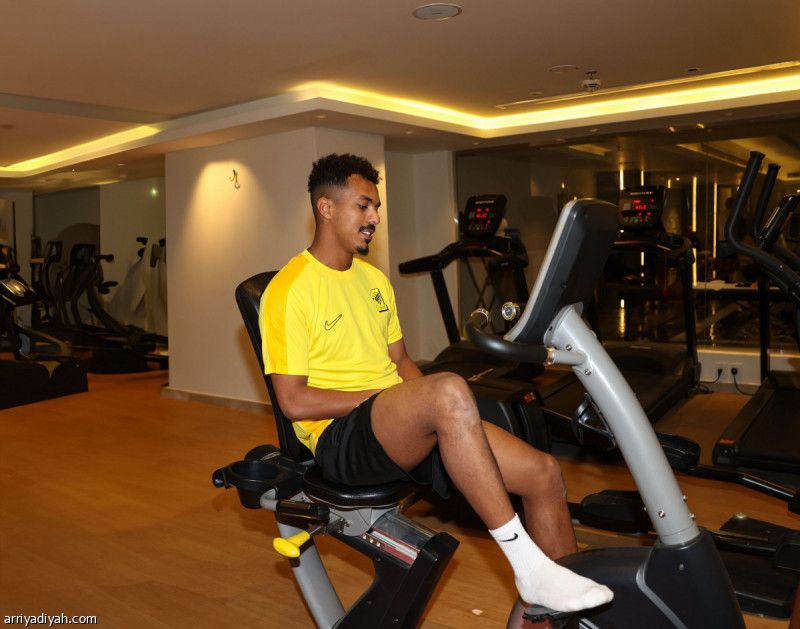 سانتو يضم بامسعود إلى رحلة أصفهان