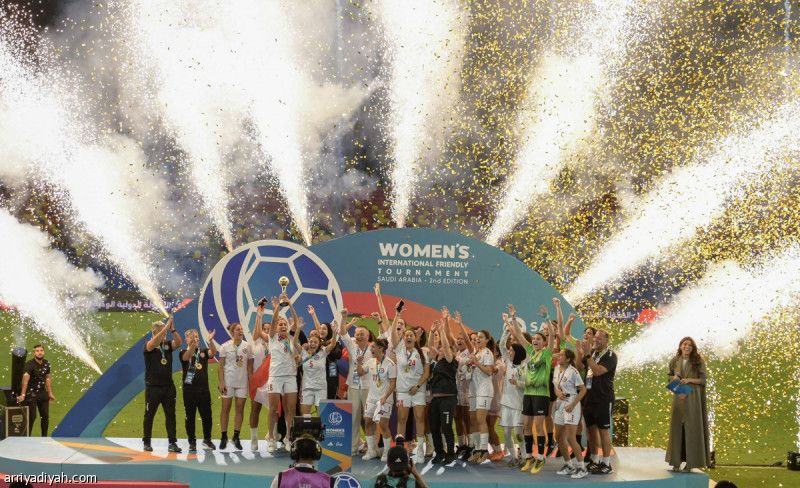 لبنان يتوج بلقب «دولية السيدات»