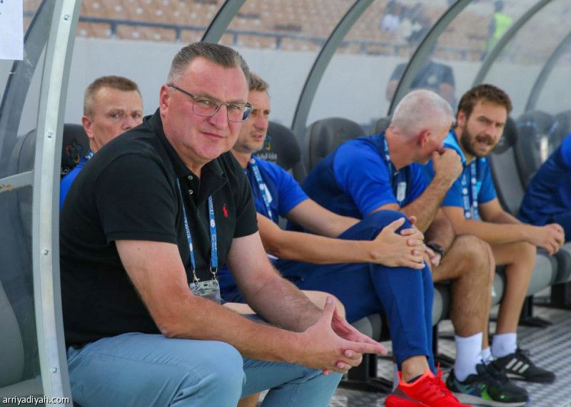 أبها يدرس إلغاء عقد تشيسلاف