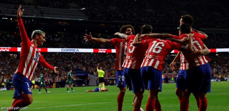 أتلتيكو يقلبها على قادش بثلاثية