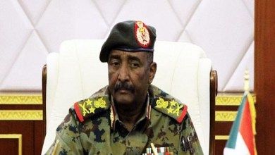 رئيس مجلس السيادة السوداني يتفقد معبر أرقين