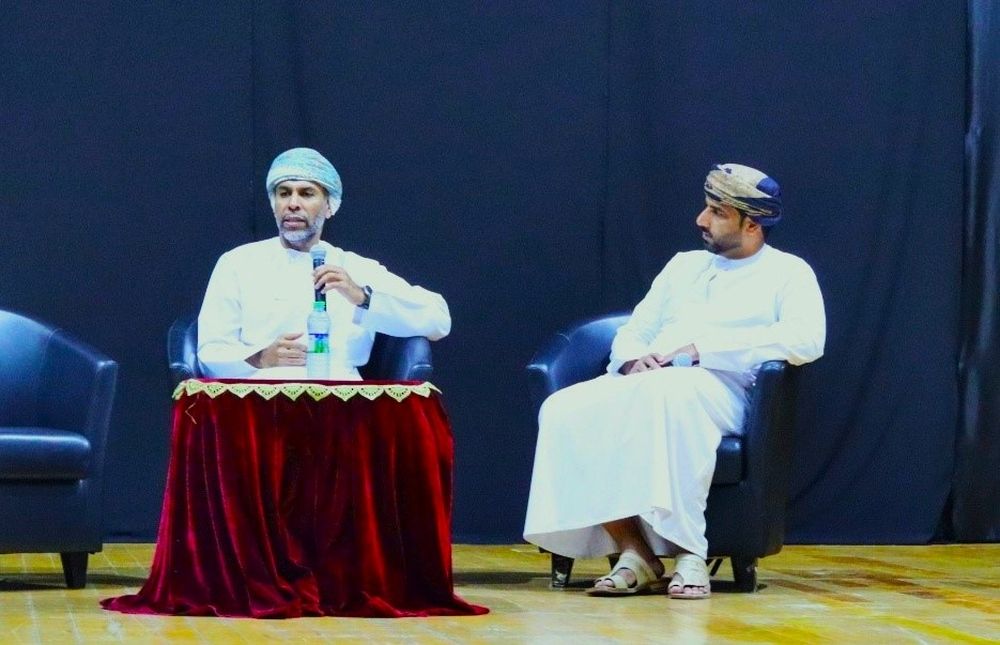 استعراض المبادرة الوطنية لتأهيل الكفاءات الرقمية بجامعة صحار