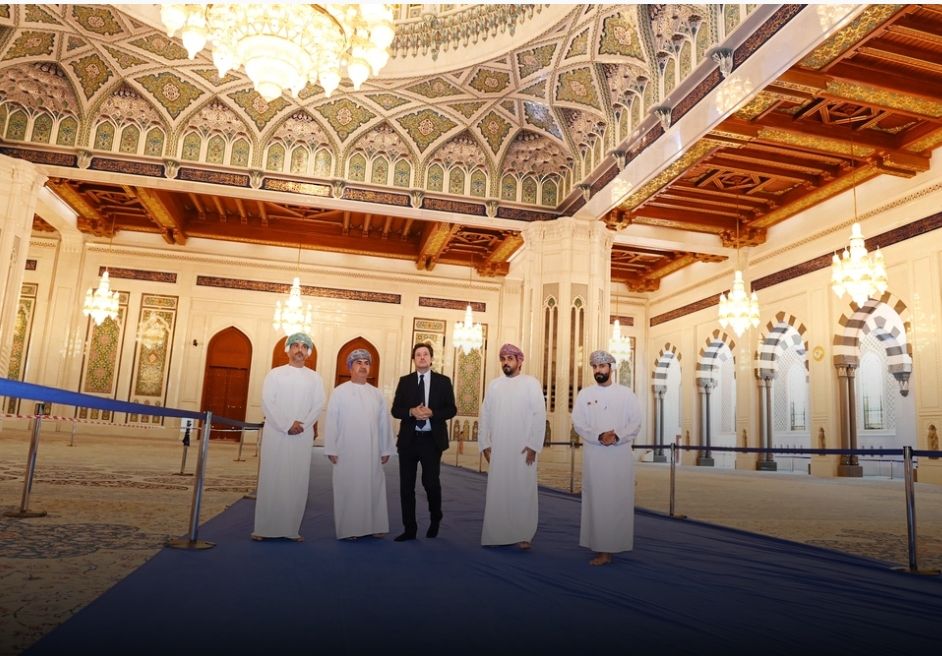 وزير الإعلام اللبناني يزور جامع السُّلطان قابوس الأكبر
