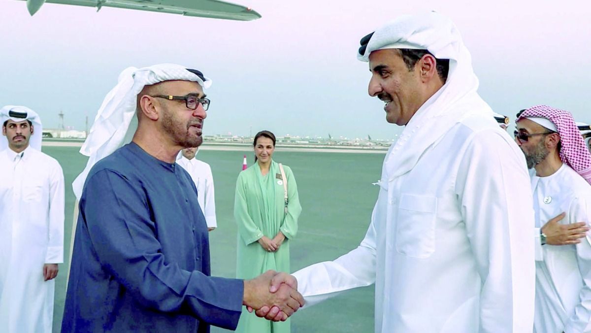 صاحب السمو يتقدم مودّعي رئيس الإمارات