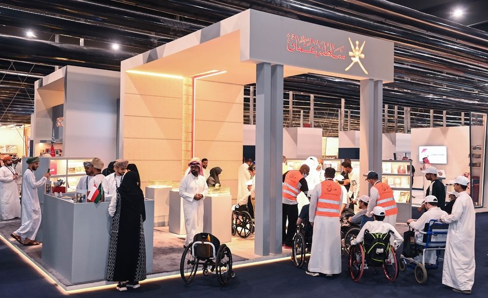 كيف أثرت تقنية الواقع المعزز على زوار الركن العماني في معرض الرياض الدولي للكتاب