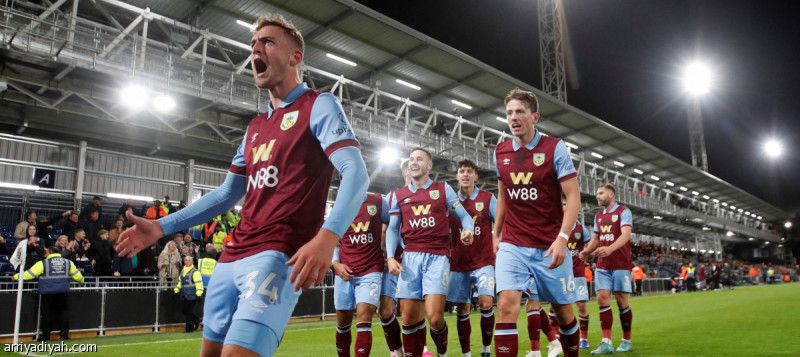 بيرنلي يحقق انتصاره الأول في الدوري الإنجليزي