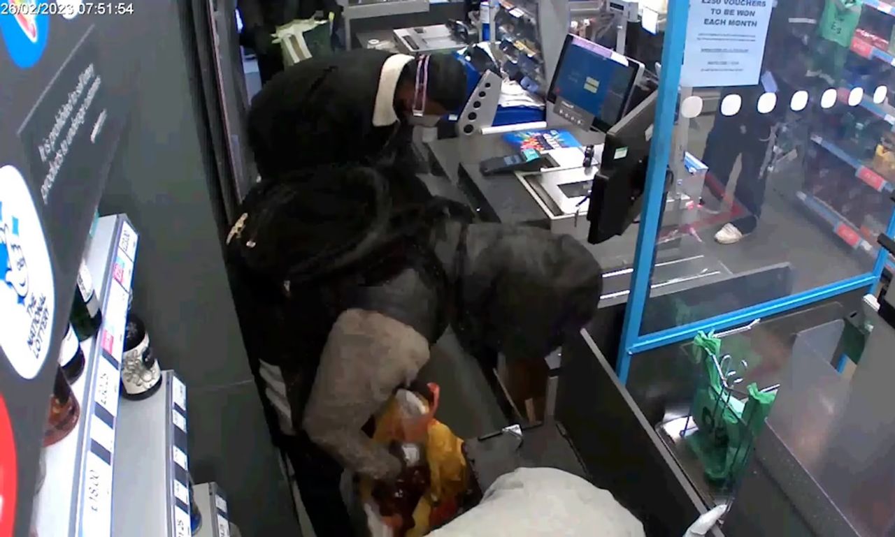 لصوص من جميع الطبقات الاجتماعية.. المتاجر البريطانية تشهد حالات سرقة متزايدة تتسم بالوقاحة والجرأة