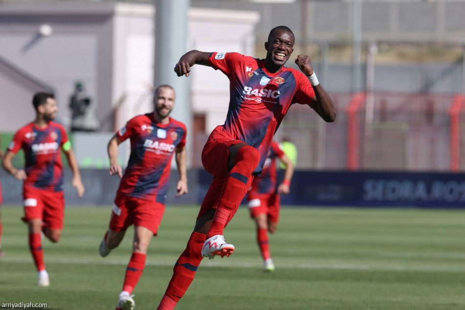 ضمك يواصل انطلاقته برباعية الحزم