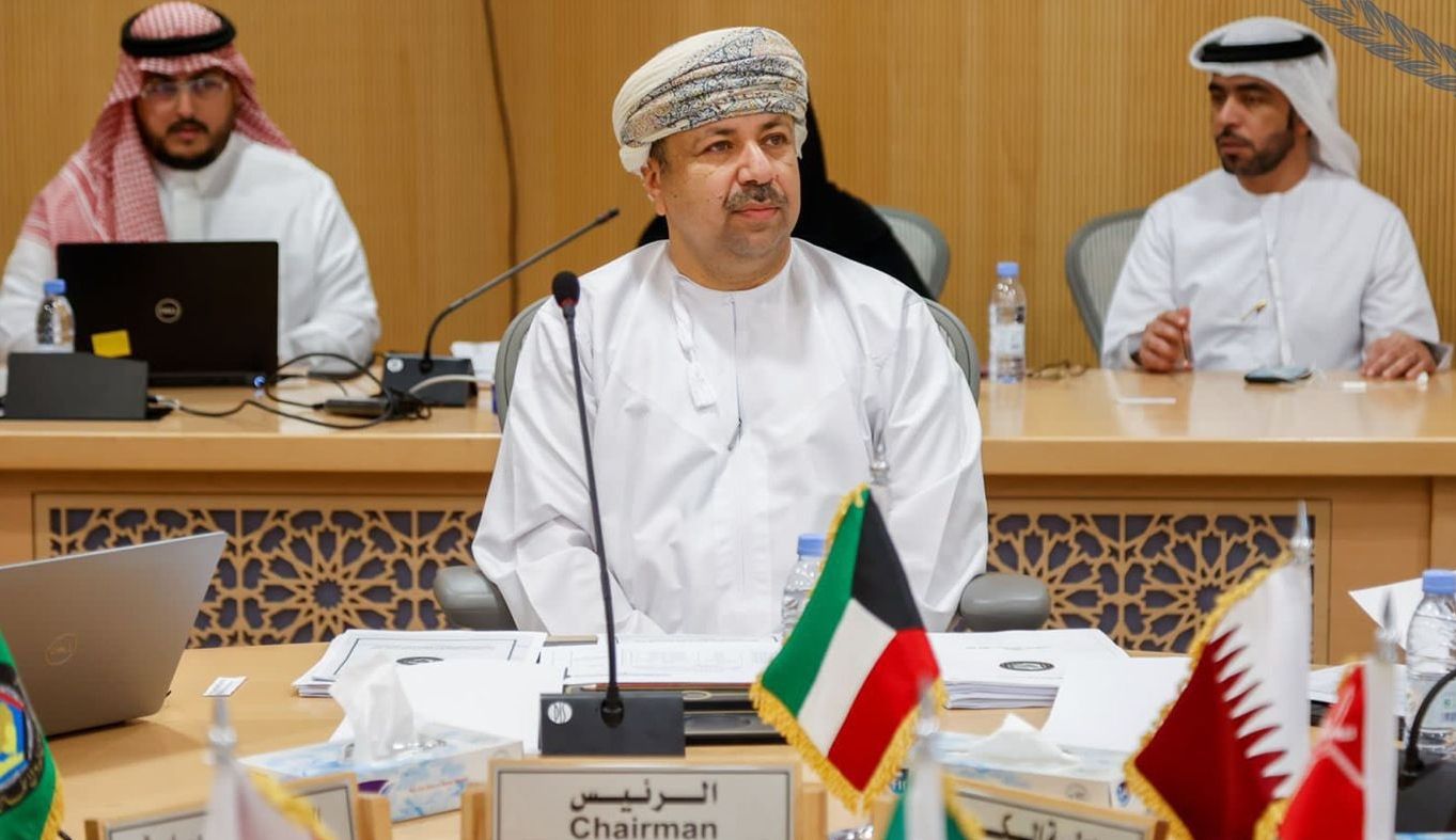 شرطة عمان السلطانية تترأس لجنة فحص الترشيحات لنيل الأوسمة والميداليات