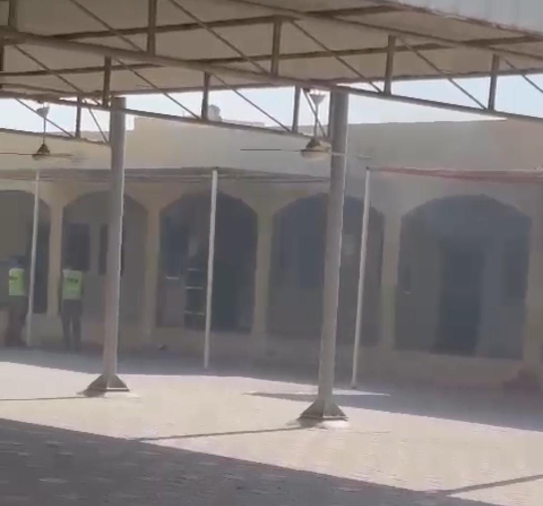 طالب ينجو من الموت بمدرسة في بركاء