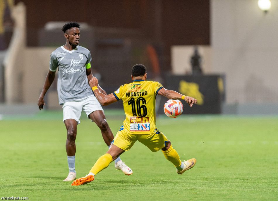 بثلاثية الطائي.. التعاون يعتلي صدارة روشن مؤقتا