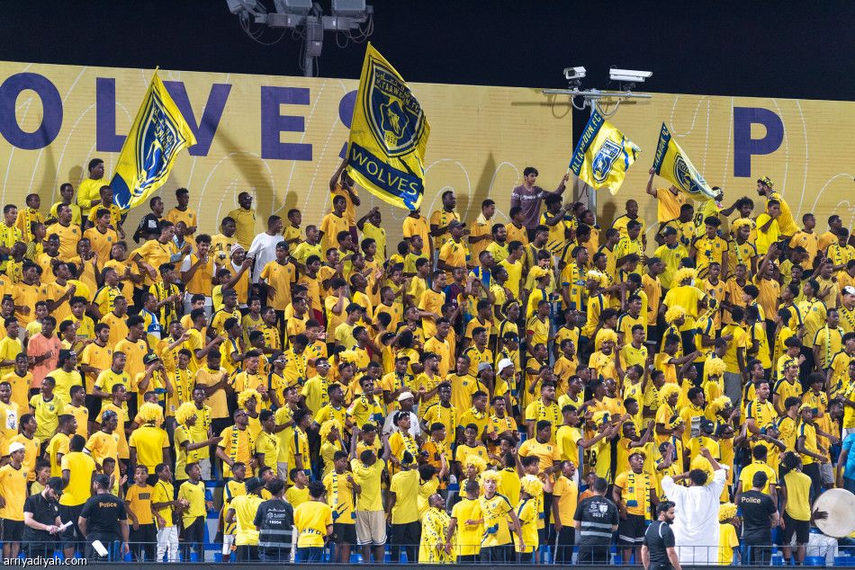 بثلاثية الطائي.. التعاون يعتلي صدارة روشن مؤقتا