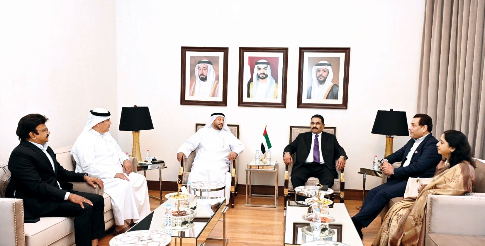 غرفة الشارقة تبحث مع وفد هندي دعم الشركات الصغيرة والمتوسطة