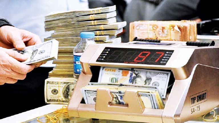 العراق يوقف جميع عمليات السحب النقدي بالدولار مطلع 2024