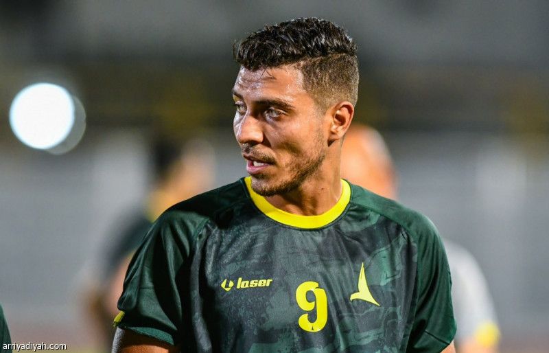 فيتوريا يبعد شريف من قائمة الفراعنة