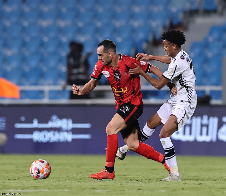 سانتوس ينقذ الشباب من مصيدة الرياض